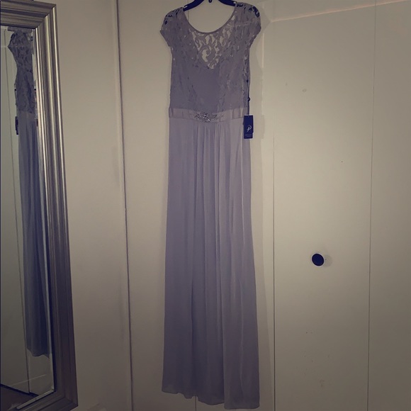 Long formal lace dress - Picture 1 of 5